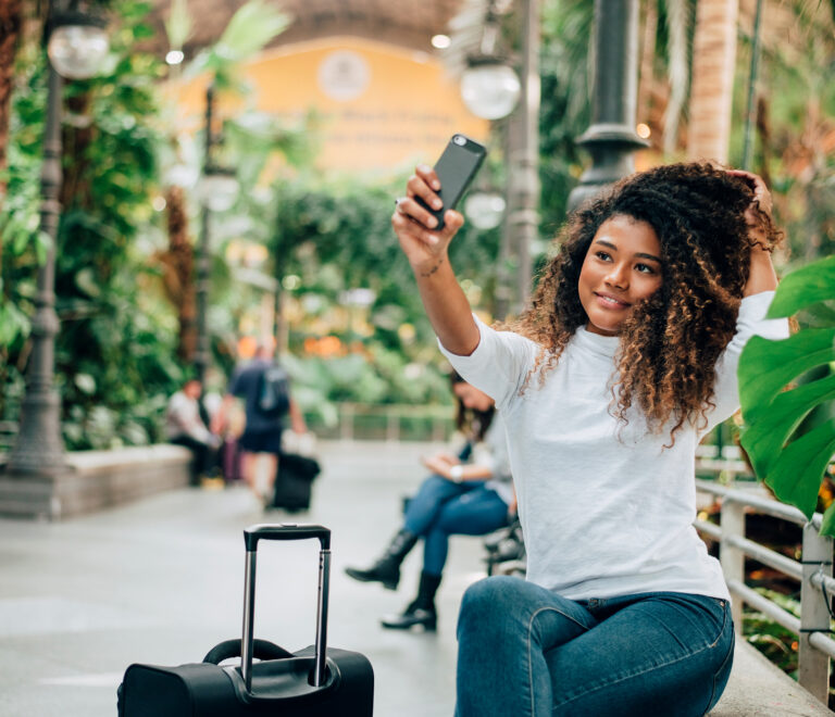 a tourist calling the travel agents near her